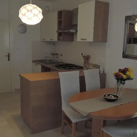 Mikulic Apartman Zára