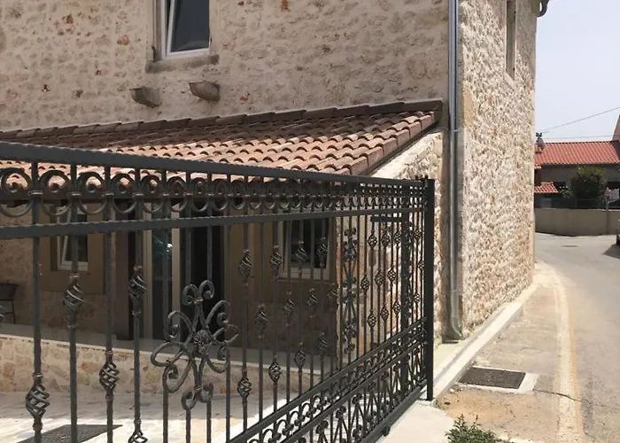 Apartments Mikulic *