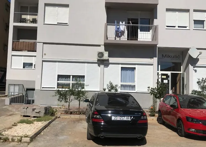 Apartments Mikulic *